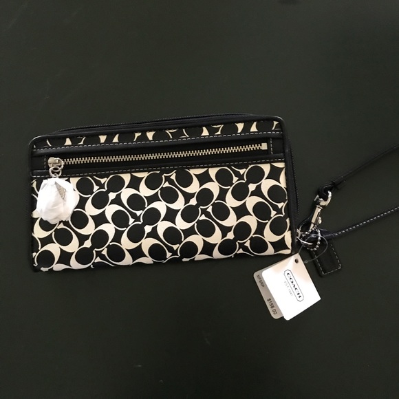 Coach - Picture 3 of 4